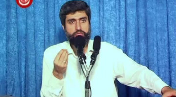 Hadis'te bir sahabi başka birine Kur'an öğretiyor. Öğrenen kişi, öğreten hocaya yay hediye ediyor. Caiz midir?