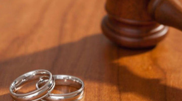 Boşanmak için mahkemeye başvuran bayanın mehir hakkı düşer mi?