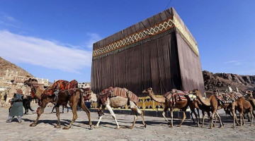Bir soruya verdiğiniz cevapta Peygamberimizin (sav), geçmişinde (dedelerini kastederek) şirk olduğunu söylediniz. Peygamberimizin soyu şirkten korunmuş değil midir?