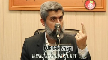 Peygamberimiz Mekke döneminde Allah'a, "İki Ömer'den birine imanı nasip et." diye dua ederken neden ikisine birden iman verilmesini istemedi? Bunun hikmeti nedir?