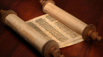 Bir dersinizde Hz. Musa'nın kavminin şirke düştüğünü gördüğünde Tevrat'ı yere attığını söylemiştiniz. Peygamberler için bu durum caiz midir? Peygamberler kendilerinden geçince yanlış söz ve davranışlarda bulunurlar mı?