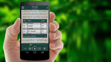 Cep telefonumuzdan Kur'an okurken abdestli olmamız gerekir mi?