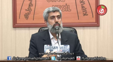 İlahiyat fakültesinde Kur'an derslerinde bayan ve erkek karışık iken bir bayanın Kur'an okuması caiz mi?